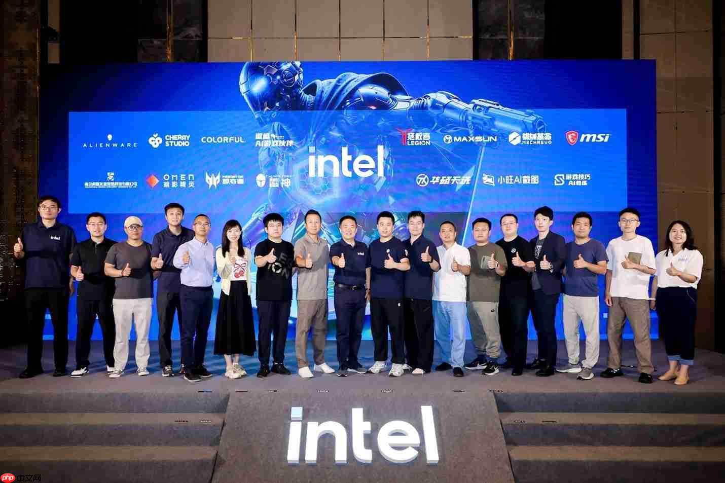 英特尔AIPC应用新突破!三大应用重磅上线