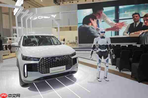 AiMOGA墨甲机器人惊艳亮相印尼车展，加速东南亚智能销售布局