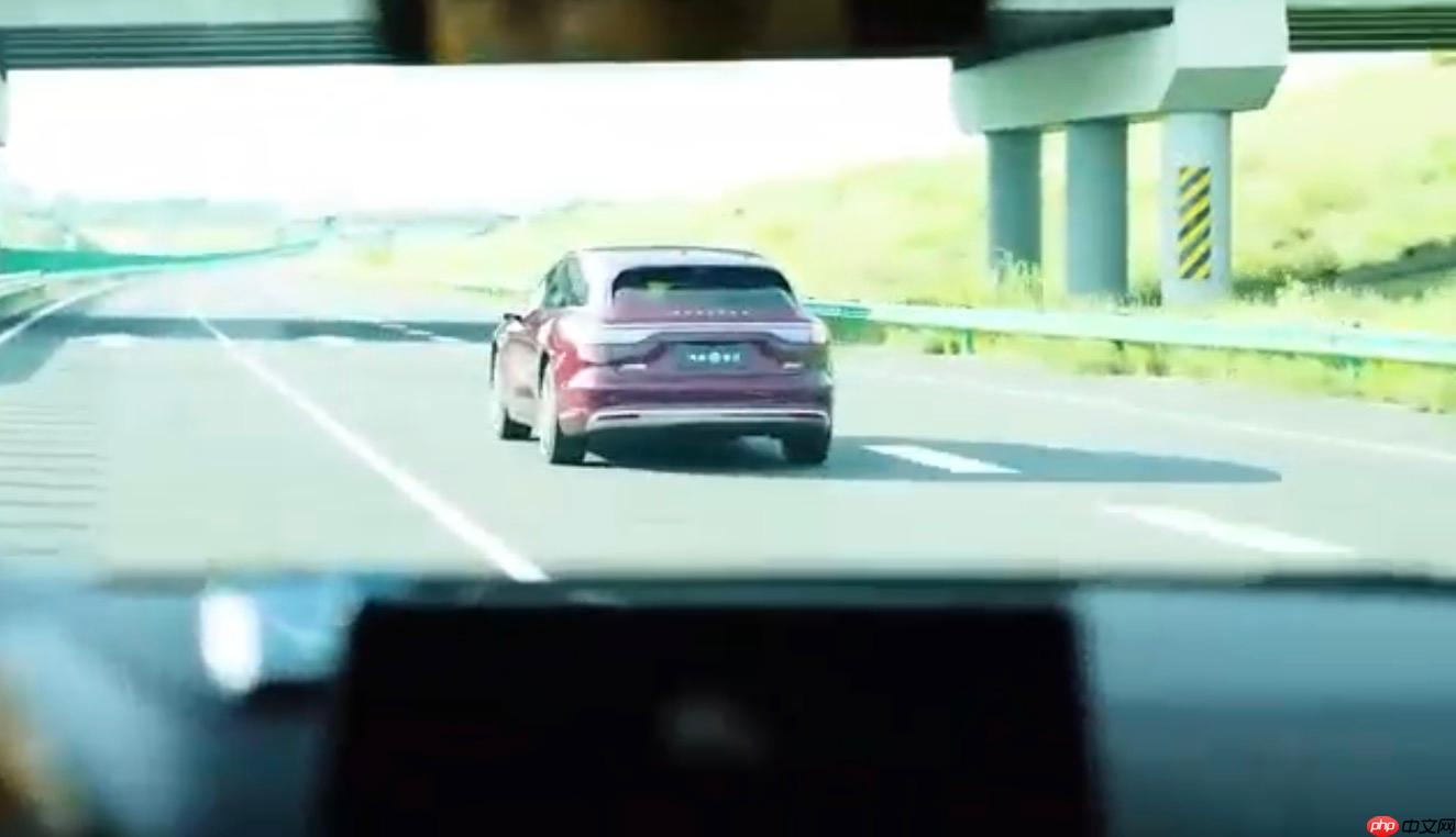 余承东亲测享界S9T智慧电动门,这才是豪华车该有的样子