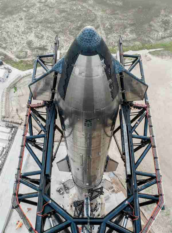 马斯克:“星舰”将于2026年搭载人形机器人登陆火星