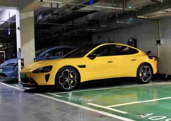 小米SU7开1.8万公里卖掉竟只亏3万!保值率高达90%