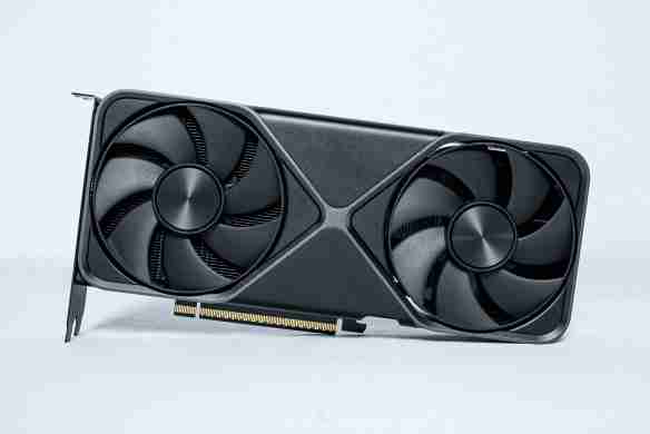 甜品级显卡新标杆：NVIDIA GeForce RTX 5070 FE评测