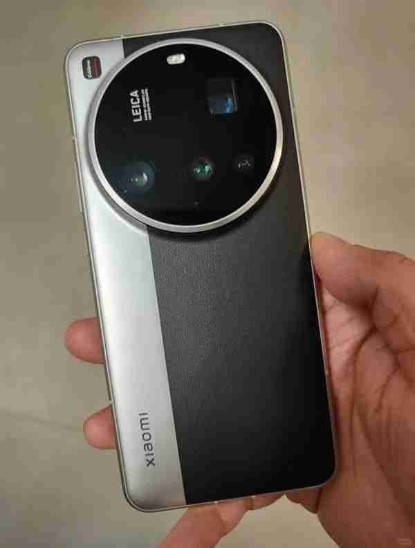 小米15 Ultra外观首度公布:确认双拼色方案 带角标