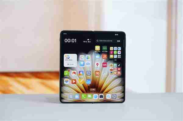 4mm行业最薄折叠屏!OPPO Find N5图赏