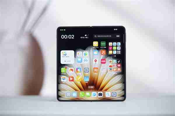 4mm行业最薄折叠屏!OPPO Find N5图赏