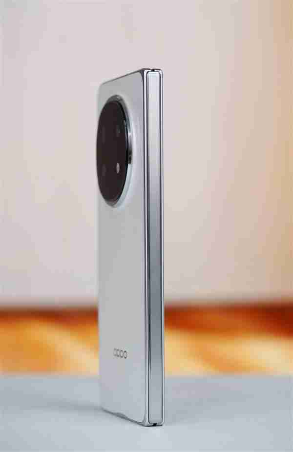 4mm行业最薄折叠屏!OPPO Find N5图赏