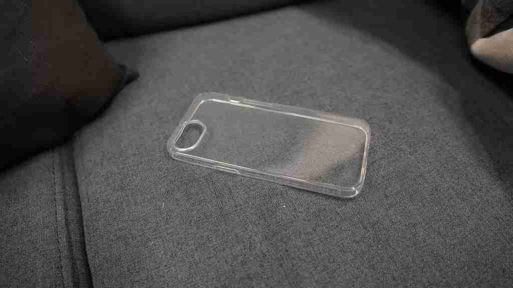 苹果iPhone SE 4手机壳曝光：单摄方案，尺寸差异恐不兼容iPhone 14手机壳