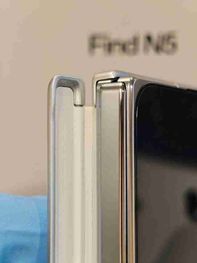OPPO Find N5折叠屏真机细节图公布 配备三段式静音键