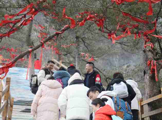 光雾山旅游开门红 舞龙舞狮年味浓