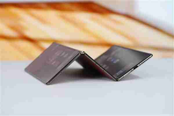 华为Mate XT对手来了!三星首款三折叠Q2量产:G型方案