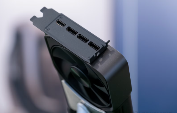 50系列显卡实体抢先看:公版纤薄高雅 非公版硕大无比