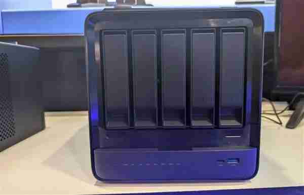 铭凡推出首款NAS产品N5 Pro:搭载锐龙AI HX PRO 370能当迷你机用