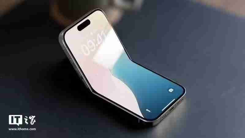 消息称苹果明年Q3推出小折叠iPhone,三星显示将供应约1600-2200万块屏幕