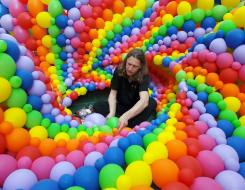 国际气球艺术大师圭都·沃霍夫,华丽亮相2025世界小丑节