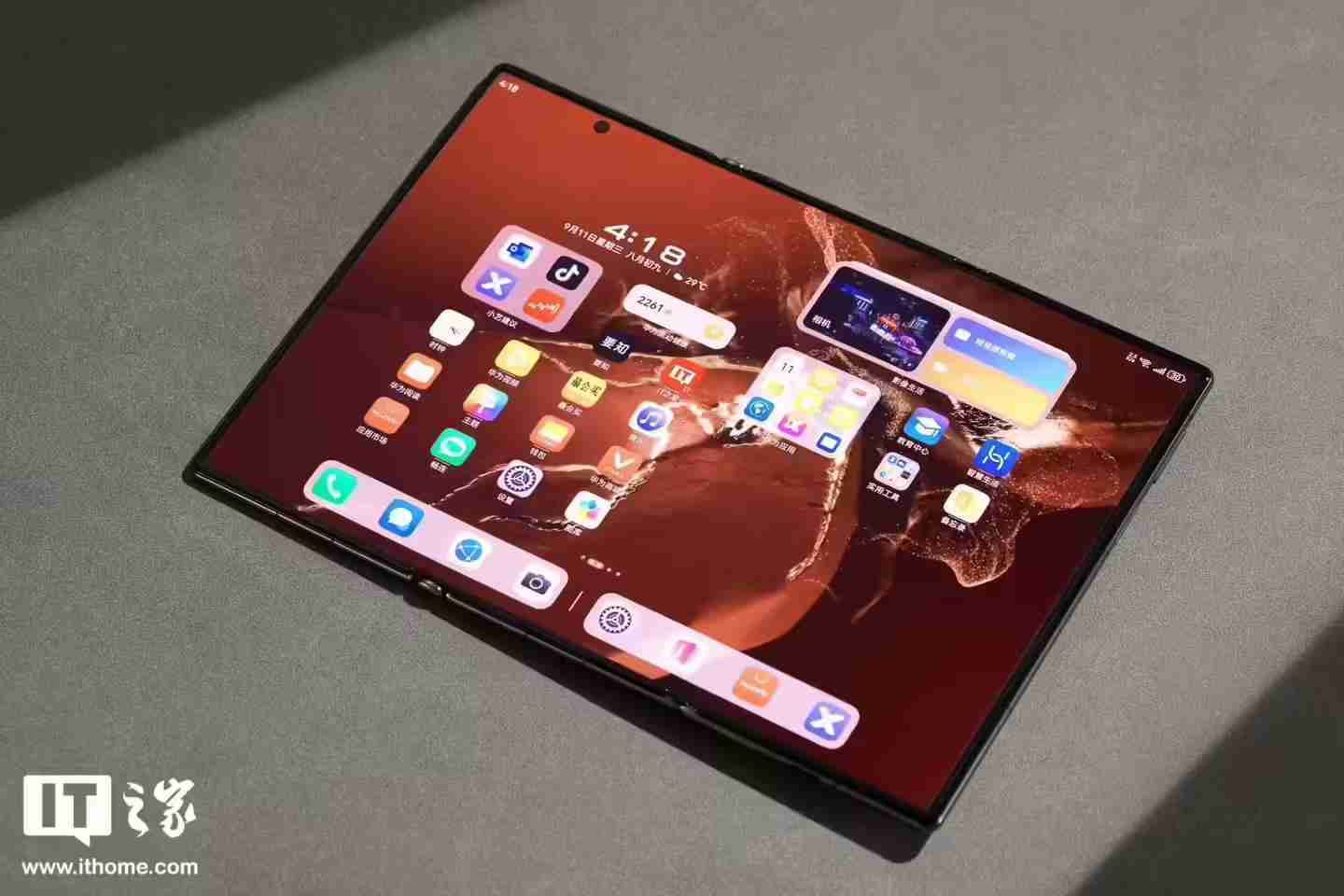 消息称“行业第二家”三折叠手机研发暂停,国内折叠屏市场趋于饱和