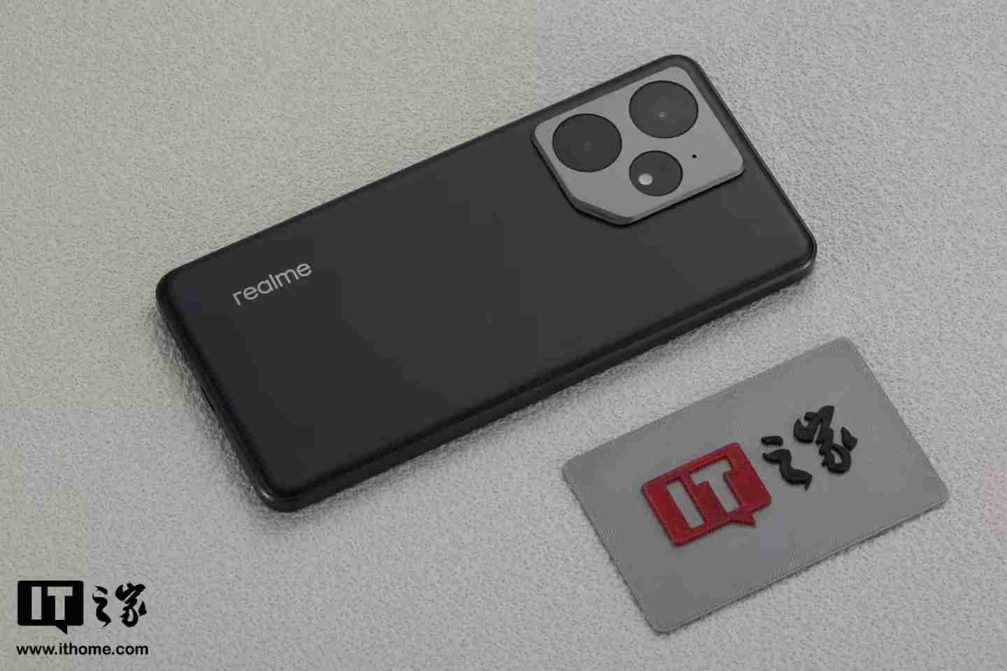 realme真我Neo7手机“不良人限定版”定制配色“剑魂银”外观公布