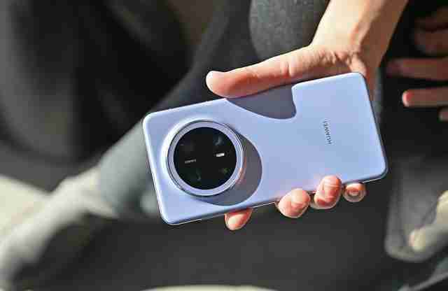 华为Mate 70 Pro拍照怎么样？红枫原色表现出色，96mm长焦彪悍