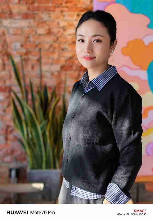 华为Mate 70 Pro拍照怎么样？红枫原色表现出色，96mm长焦彪悍