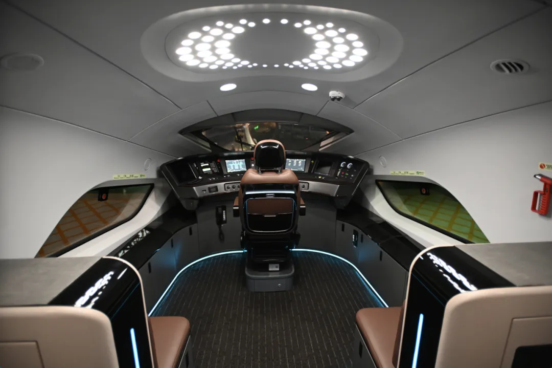 运营时速 400 公里全球最快,我国 CR450 动车组样车内饰、坐席等设计公布