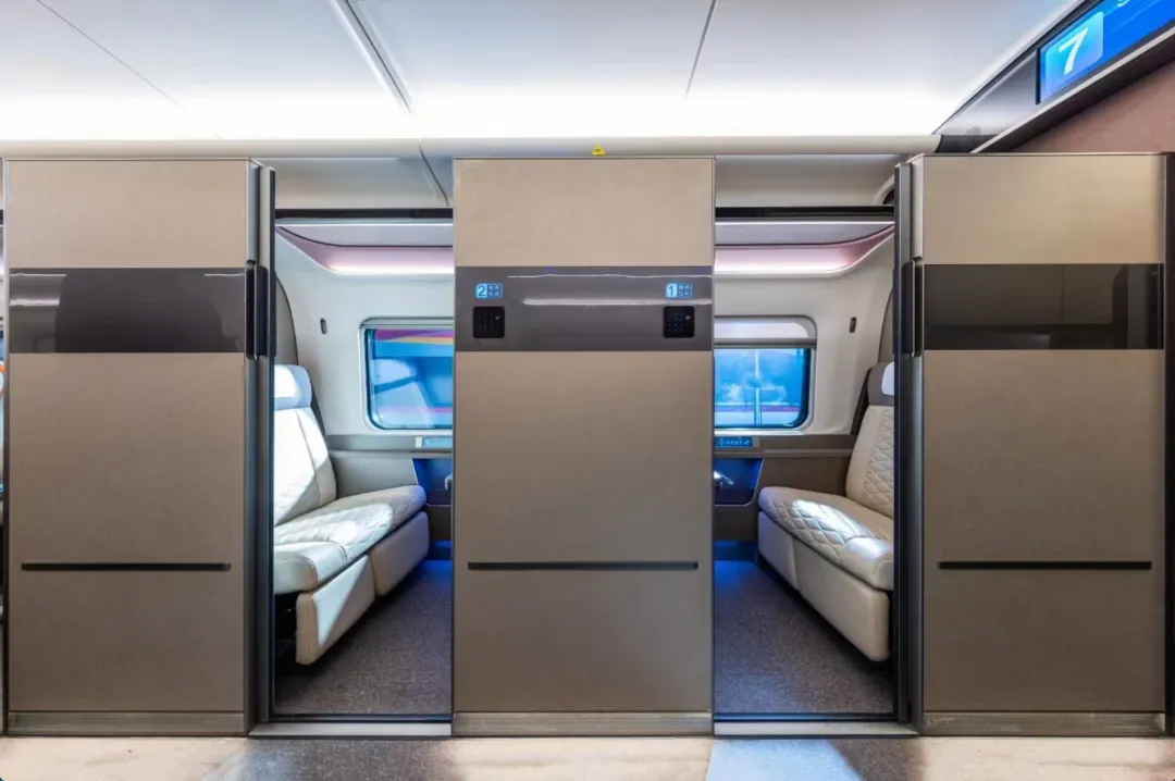 运营时速 400 公里全球最快,我国 CR450 动车组样车内饰、坐席等设计公布