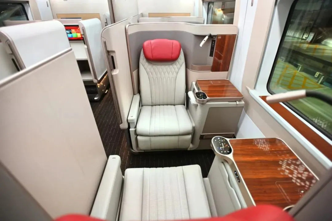 运营时速 400 公里全球最快,我国 CR450 动车组样车内饰、坐席等设计公布