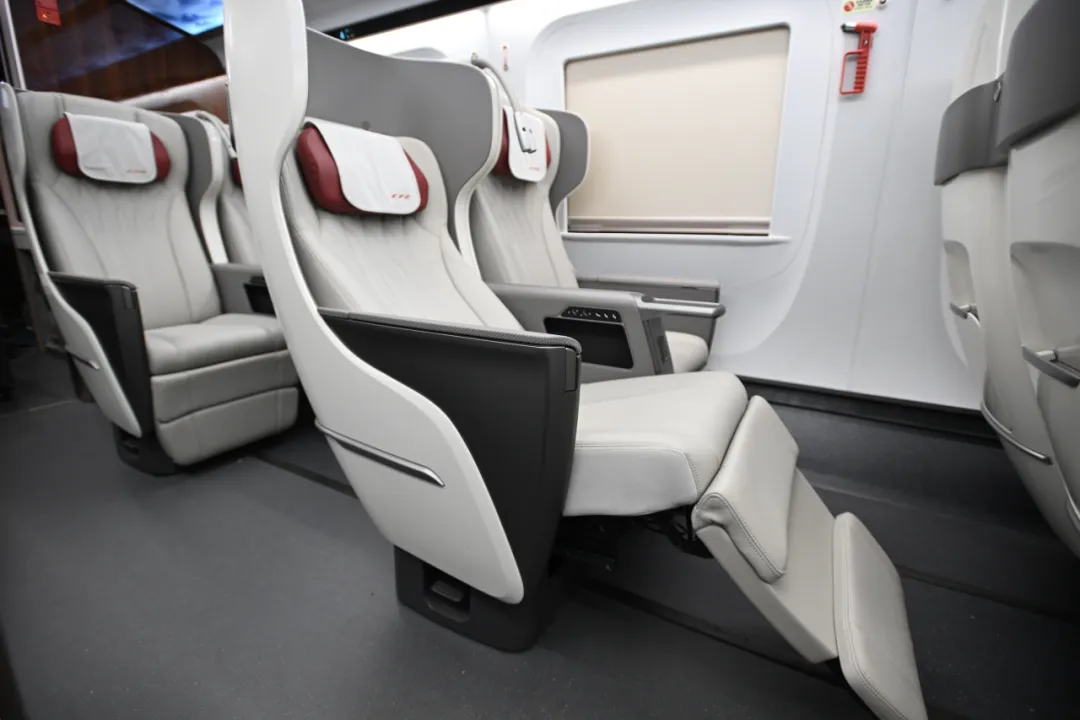 运营时速 400 公里全球最快,我国 CR450 动车组样车内饰、坐席等设计公布