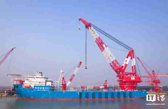 最大起重能力达 5000 吨,中国铁建新一代“海上大力士”全回转起重船交付