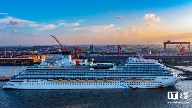 国产大邮轮“爱达・魔都号”交付运营一周年:顺利运营近 80 航次,服务近 30 万名游客 国产大邮轮“爱达・魔都号”交付运营一周年:顺利运营近 80 航次,服务近 30 万名游客
