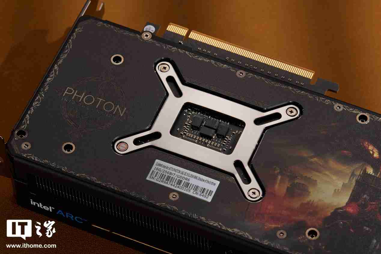 消息称英特尔锐炫 B580“公版”显卡金手指采用 PCIe 5.0 式物理设计