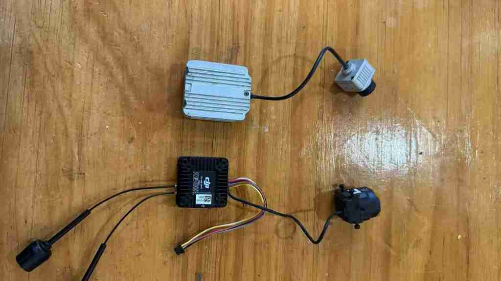 抢先看:大疆 O4 Air Unit Pro 图传设备技术图纸及实物图曝光