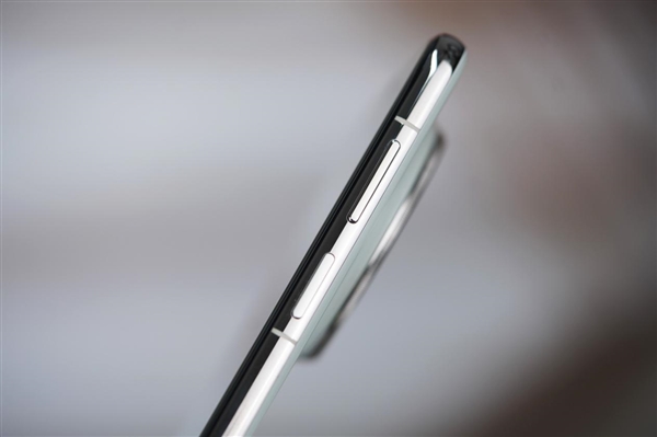 史上最强Mate!华为Mate 70 Pro+飞天青图赏