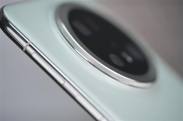 史上最强Mate!华为Mate 70 Pro+飞天青图赏