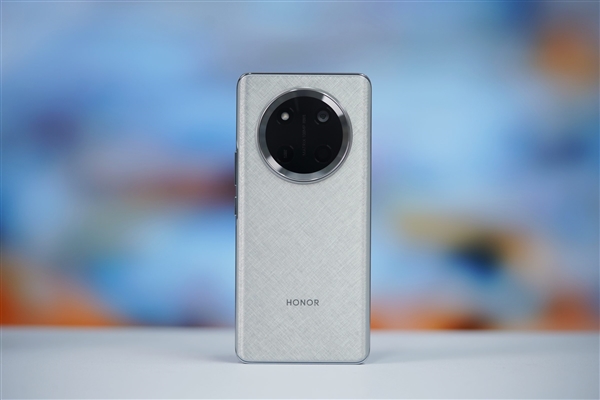 7000mAh不是瓶颈!曝荣耀正在筹备7800mAh超大电池:或将首发于荣耀X70