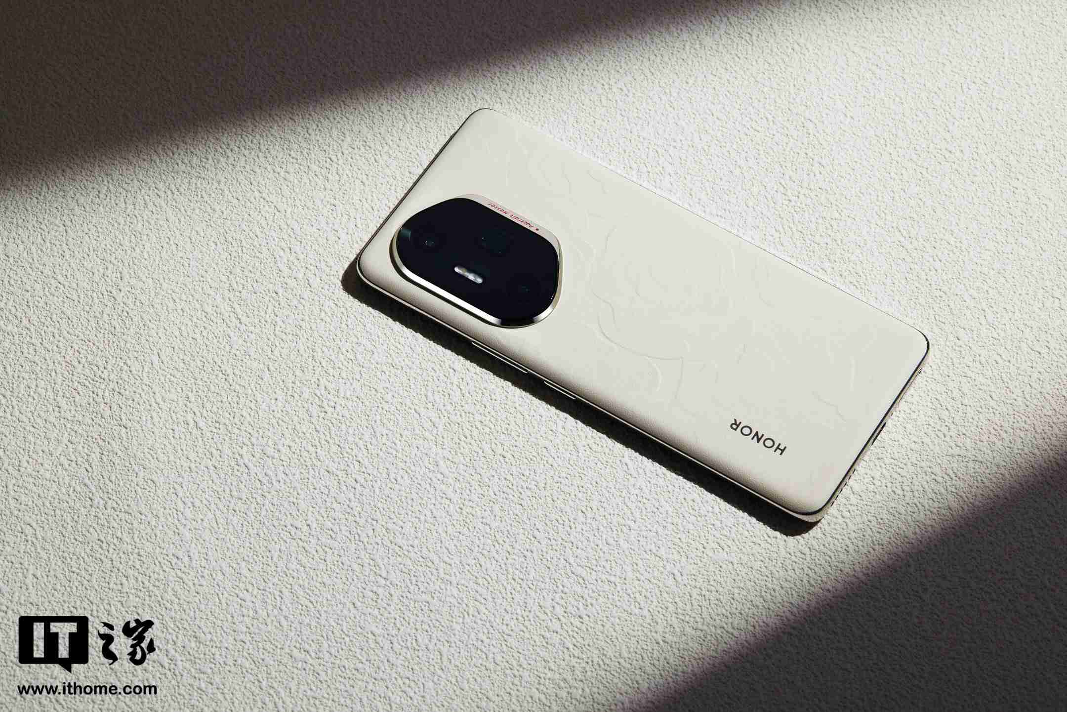 荣耀 300 系列手机图赏:首次引入 Ultra,浮雕印花,大自然美学