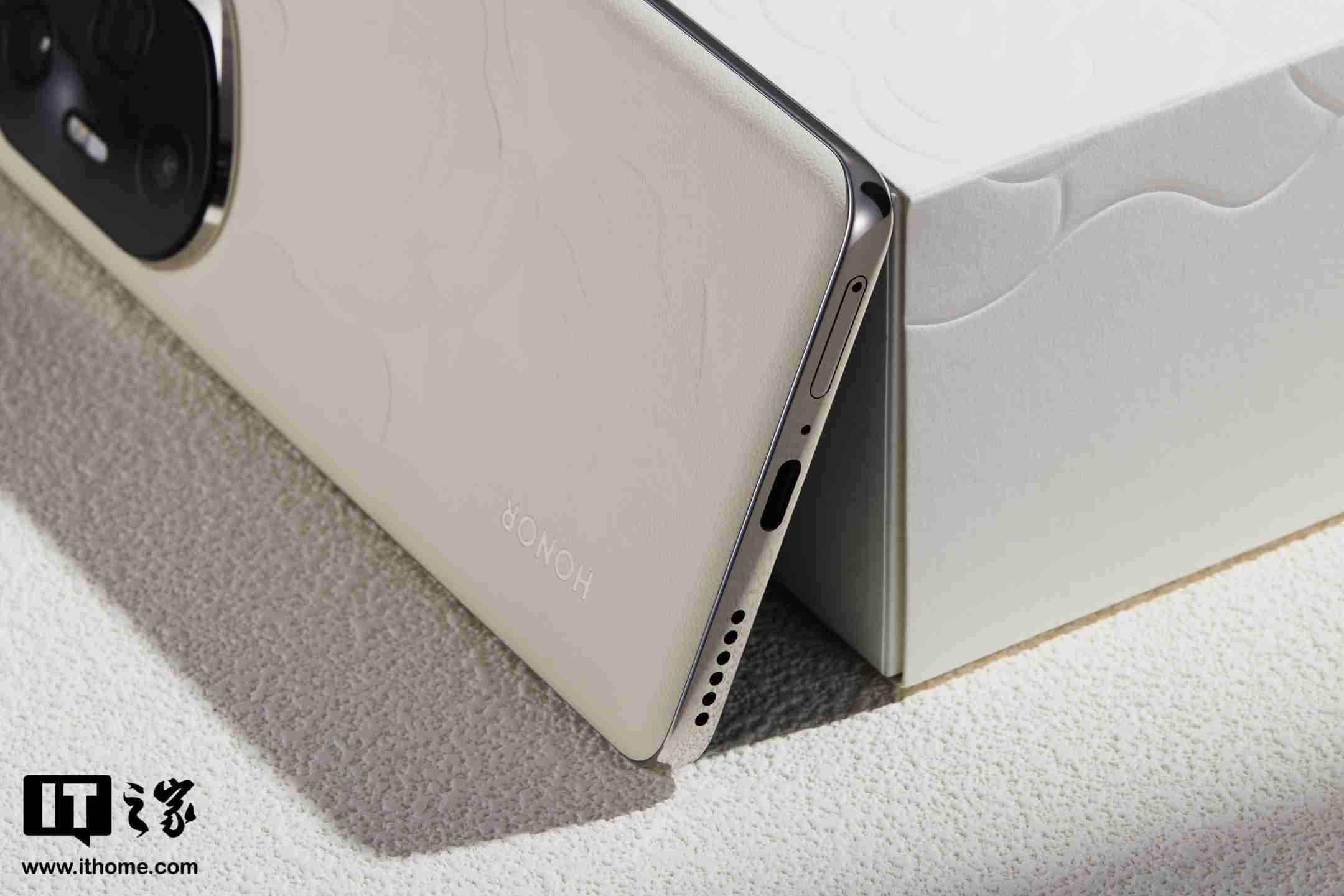 荣耀 300 系列手机图赏:首次引入 Ultra,浮雕印花,大自然美学