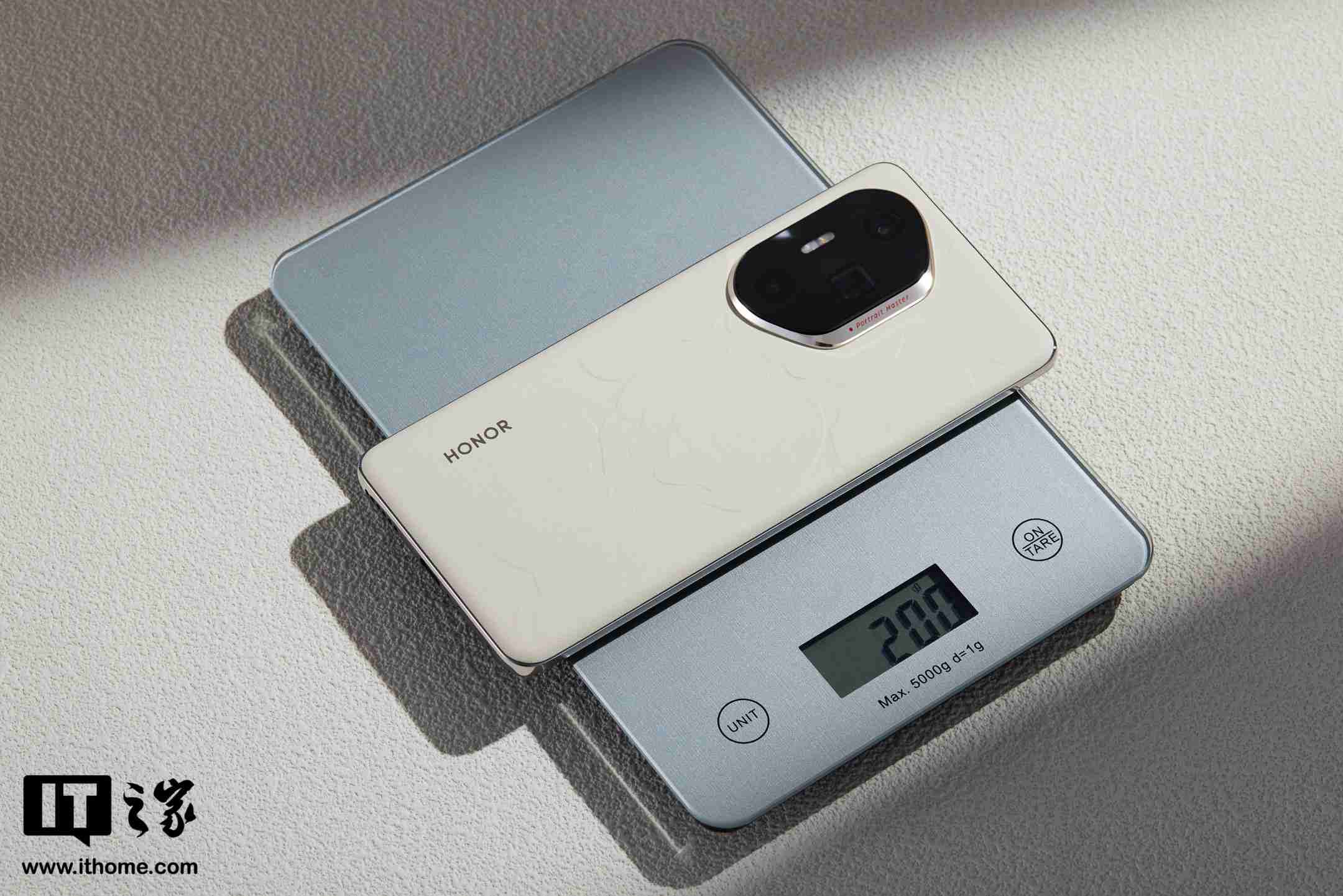 荣耀 300 系列手机图赏:首次引入 Ultra,浮雕印花,大自然美学