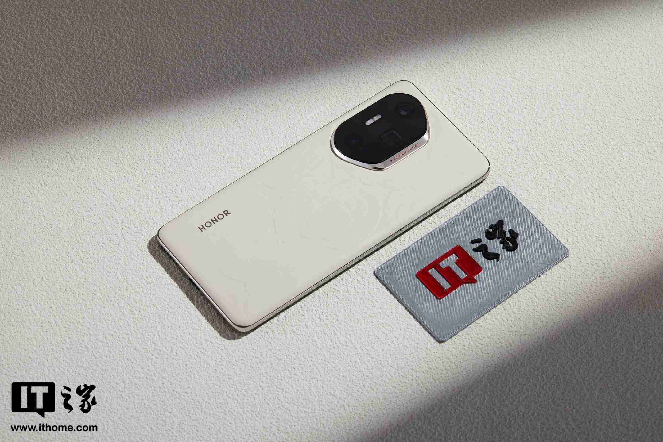 荣耀 300 系列手机图赏:首次引入 Ultra,浮雕印花,大自然美学