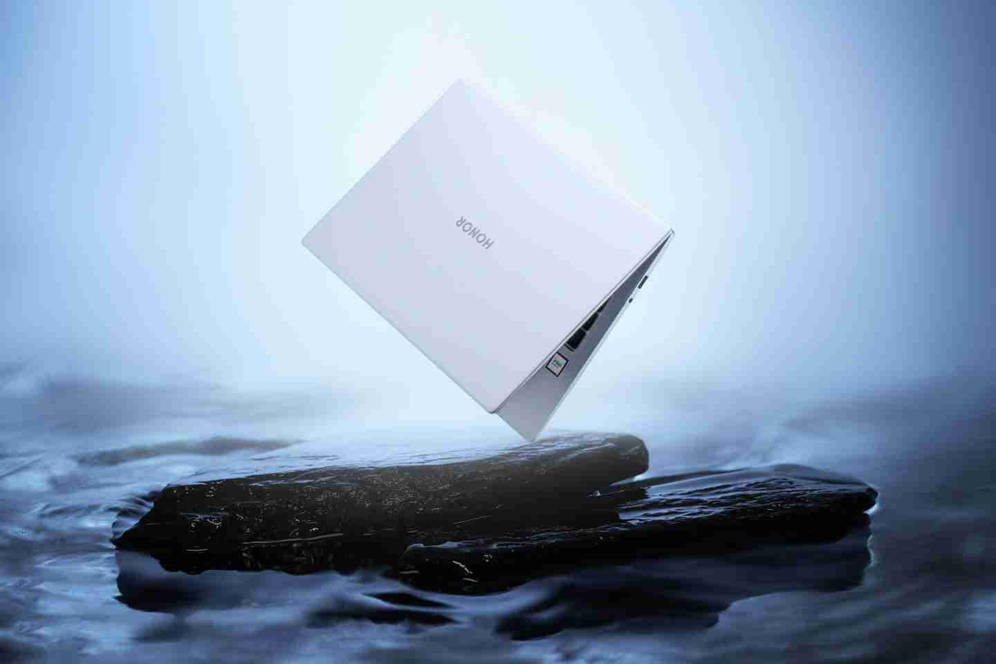 荣耀笔记本 X Plus 全新配色“浅海蓝”外观细节公布,提供 Type-C、HDMI 等接口