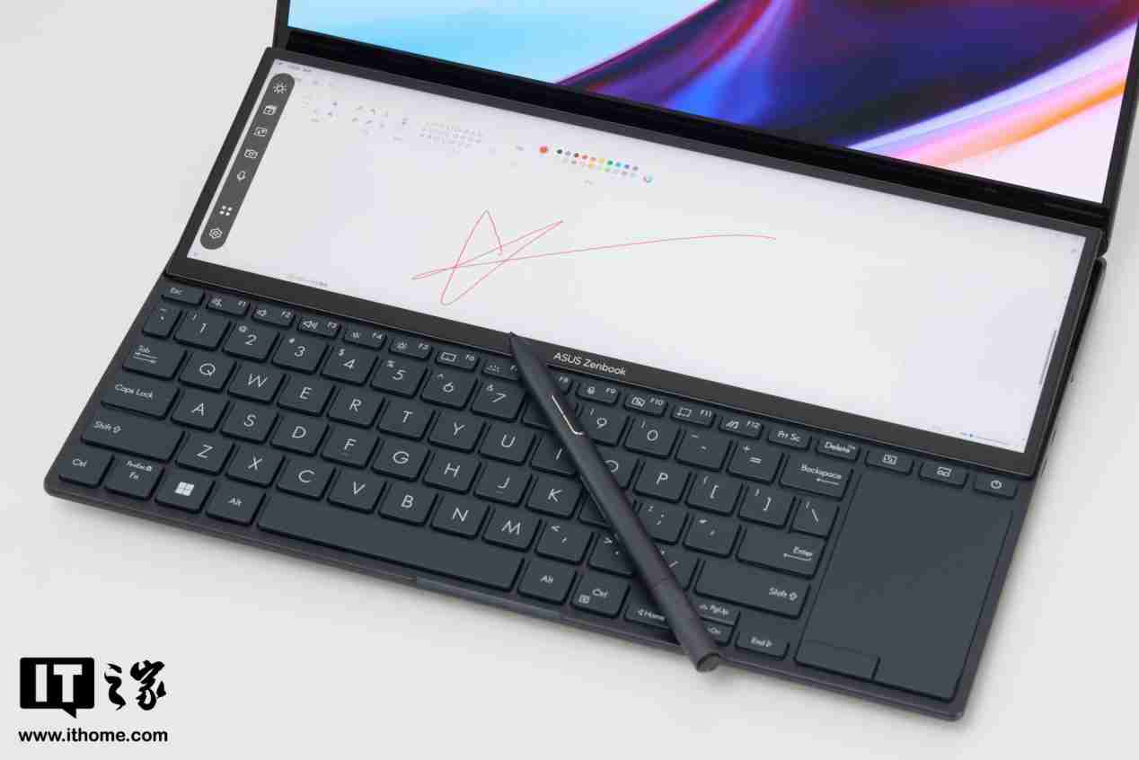 海外极客基于废旧笔记本打造 30:9 超宽屏掌机,配备键盘输入