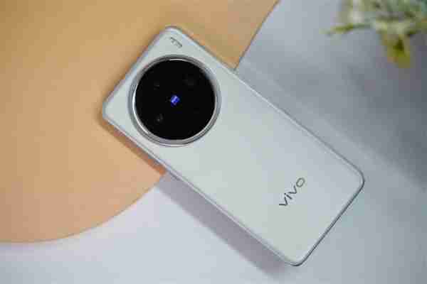 史上最强标准版!vivo X200s首曝:有望用上超声波指纹或无线充