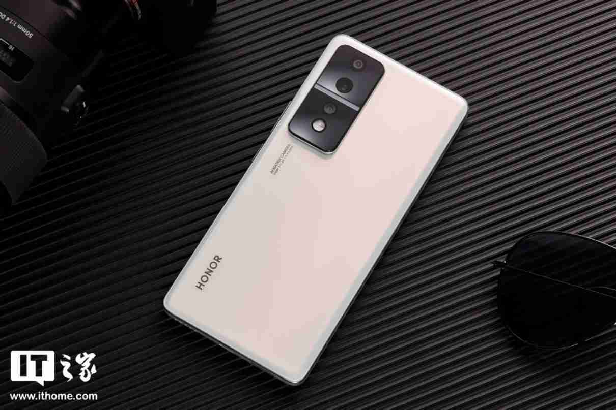 消息称荣耀 GT 新机搭载骁龙 8 Gen3 处理器,配备 1.5K LTPS 纯直屏