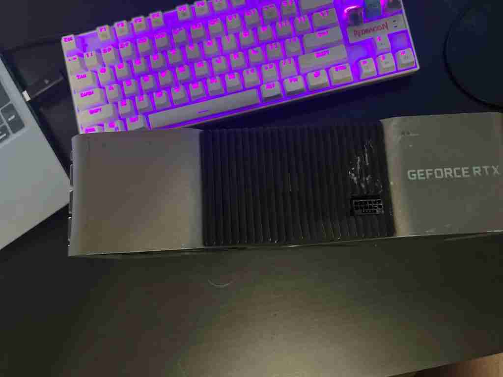 巨无霸:英伟达 RTX 4090 Ti 显卡再次曝光,四槽位设计