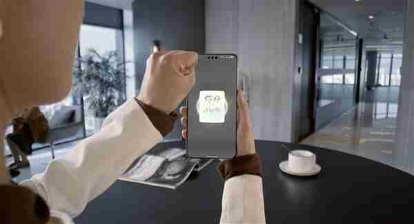 有科幻味了:华为Mate70首发跨设备隔空传送 一抓即传