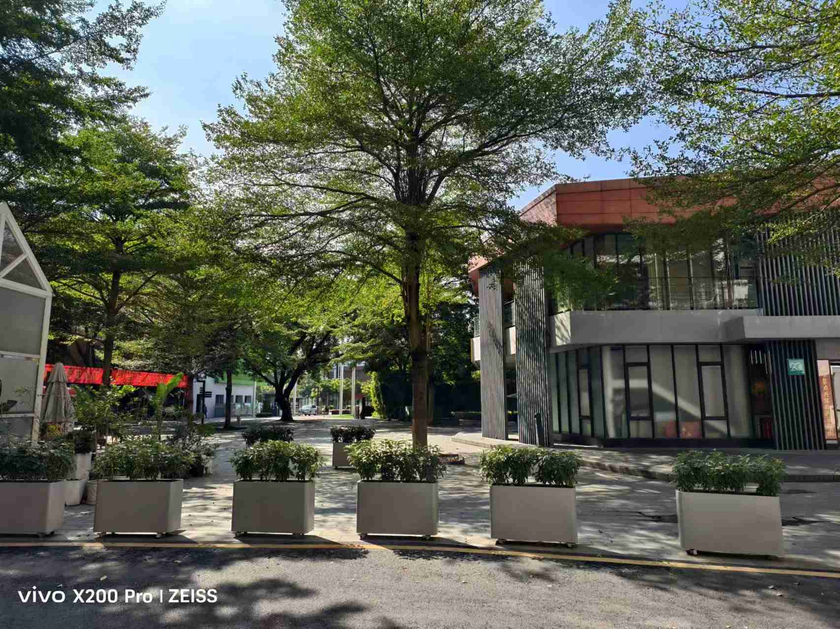 X200 Pro炫光问题被vivo用AI修好了?我们实测了一下