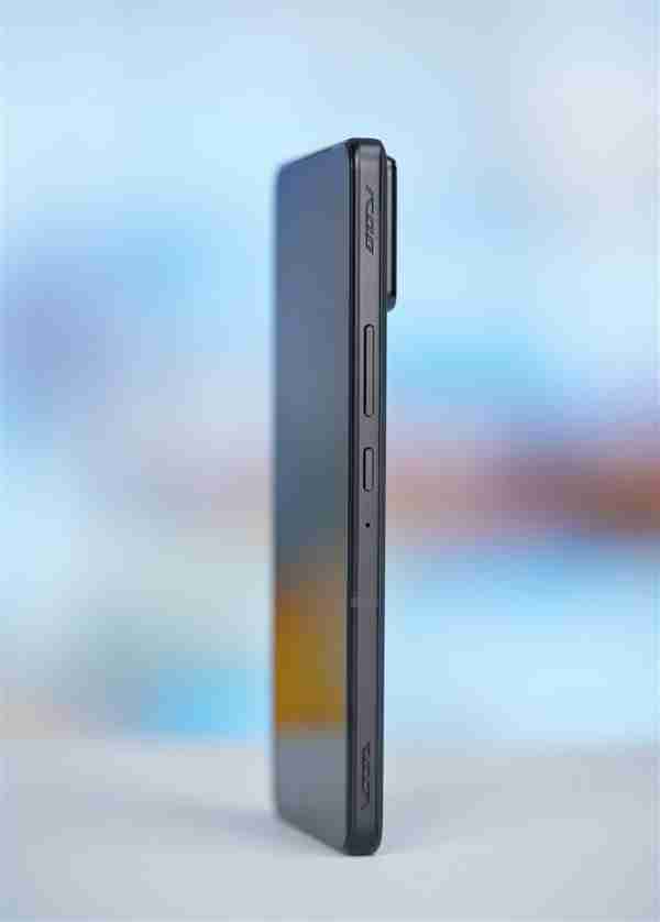 行业首发185Hz高刷新率!ROG游戏手机9 Pro图赏