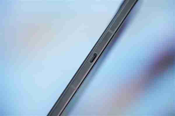 行业首发185Hz高刷新率!ROG游戏手机9 Pro图赏