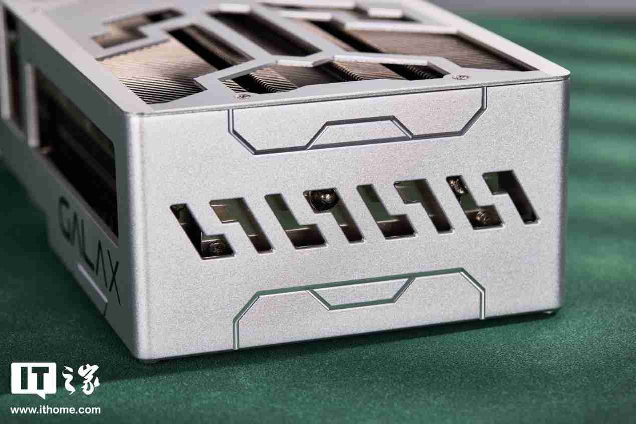 影驰 GeForce RTX 4070Ti SUPER 金属大师 Plus OC 评测：好散热榨干每一丝性能