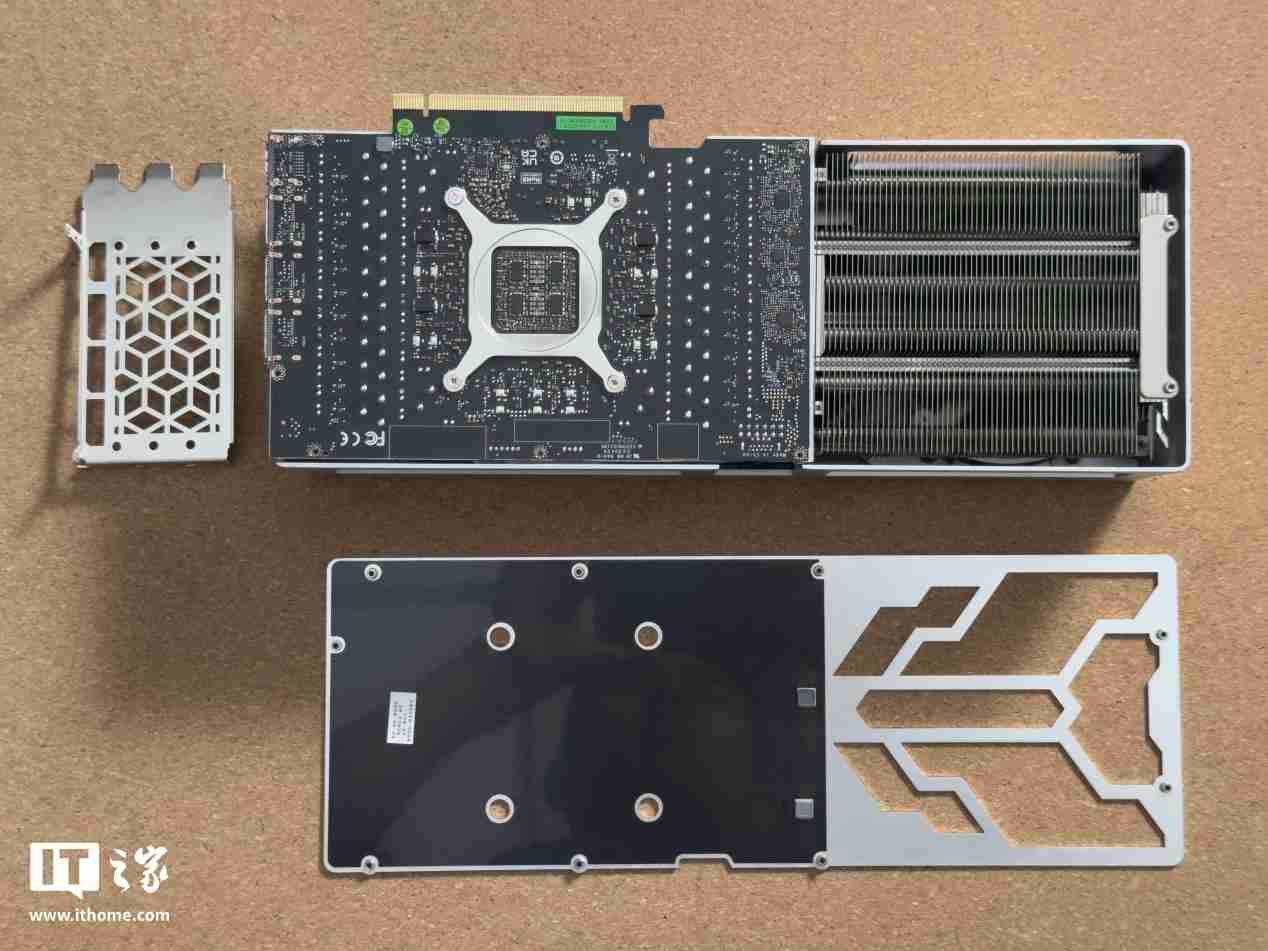 影驰 GeForce RTX 4070Ti SUPER 金属大师 Plus OC 评测：好散热榨干每一丝性能