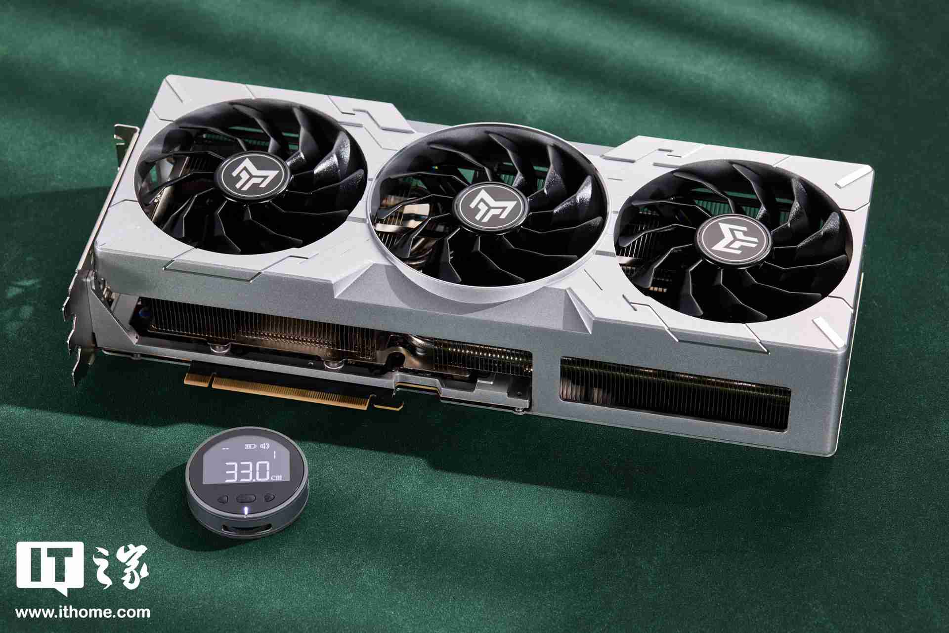 影驰 GEFORCE RTX 4070Ti SUPER 金属大师 Plus OC 图赏，硬派金属风，旗舰同款散热