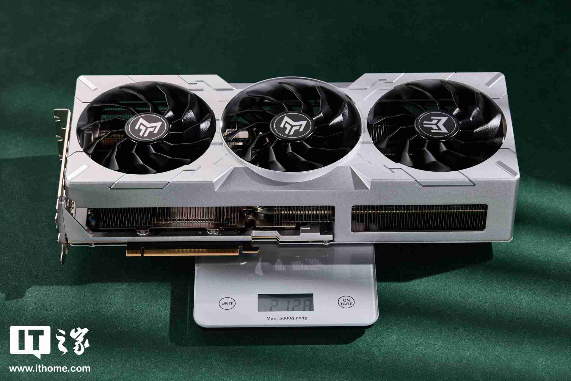 影驰 GEFORCE RTX 4070Ti SUPER 金属大师 Plus OC 图赏，硬派金属风，旗舰同款散热